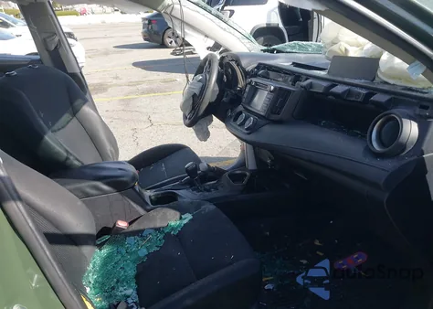 2017 Toyota Rav4 Le z USA, uszkodzony, nr VIN 2T3ZFREV1HW334365